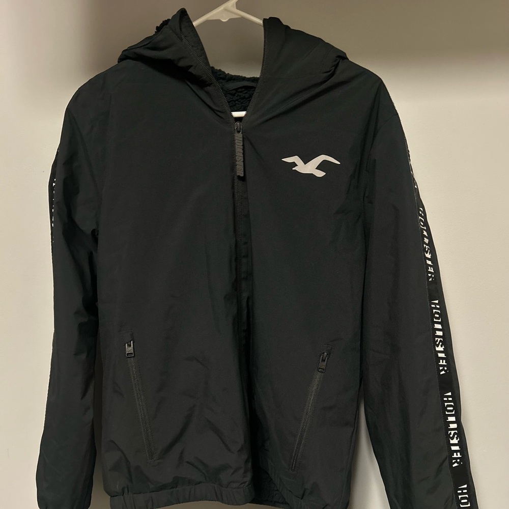 NWOT- Hollister Men’s Sherpa-Lined Sport Jacket (Black & Black Stripe / Small)